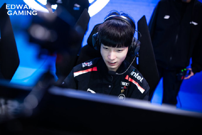 Reddit网友热议LNG不敌EDG：LNG就是今年的V5