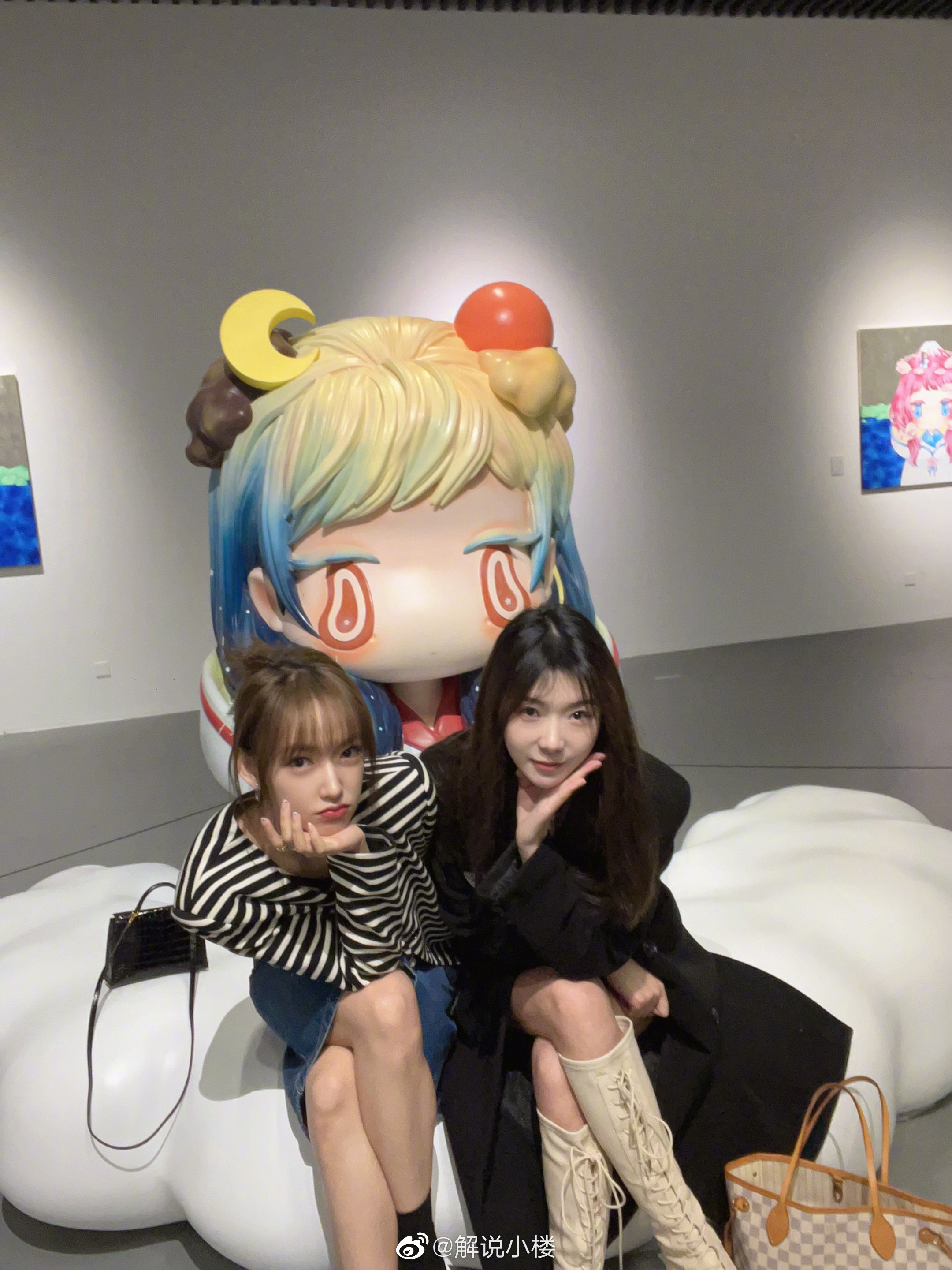 解说小楼：参加金田凉子个人展 和我宝程潇一起~