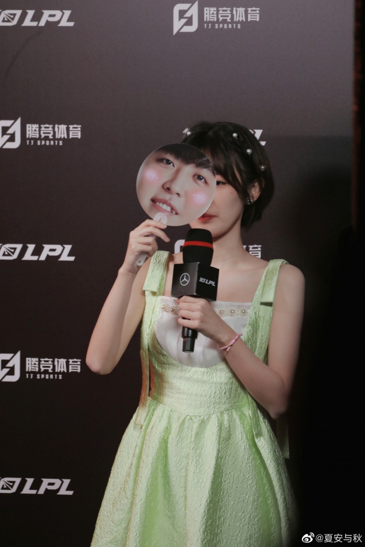 夏安晒Kanavi搞笑周边：怎么会有这么好笑的周边 真的笑裂开了